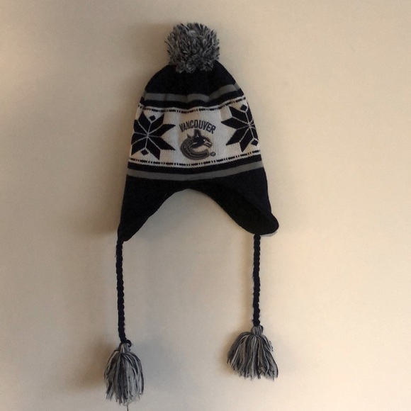 Vancouver Canucks Toque/Beenie - Picture 2 of 3